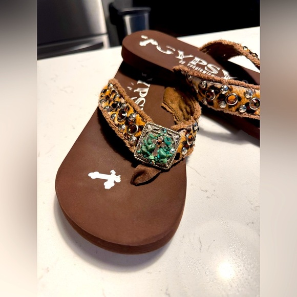 Gypsy Sole Brown Sandals with Turquoise style Gemstone/ cross rhinestone accent - Picture 3 of 6